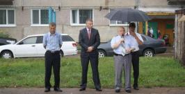 Губернатор ЕАО принял участие в открытии дворовой спортплощадки в Биробиджане Владимир Иващенко