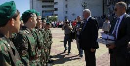 Чеканным шагом и звуками гимна открылся учебный год для кадетов в Биробиджане  Пресс-служба Биробиджанской епархии