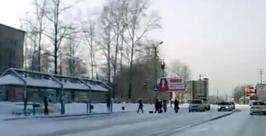 От гололеда в Биробиджане страдают не только водители, но и пешеходы Алексей Кондратенко