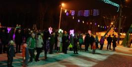В Новогоднюю ночь в Биробиджане горожан развлекала Академия Дедов Морозов Владимир Иващенко