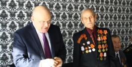 В Биробиджане отметили 95-летие участника войны Аркадия Петровича Черных Владимир Иващенко