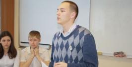 Первый спикер команды школы №1 Михаил Харченко утверждает, что атомная энергетика нужна Владимир Иващенко
