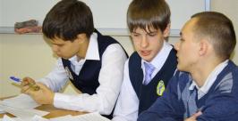 Команда первой школы совещается Владимир Иващенко