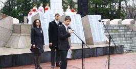 Выступает восьмиклассник Андрей Неустроев Владимир Иващенко