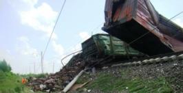 Грузовой поезд сошел с рельсов в ЕАО  пресс-служба ГУ МЧС России по ЕАО