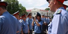 Смотр проводили как командиры подразделений, так и начальник УМВД РФ по ЕАО Владимир Иващенко