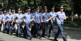 По окончании развода подразделения полиции прошли маршем по улице Горького Владимир Иващенко