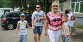 Директор Центра социального обслуживания Елена Бокарева Владимир Иващенко