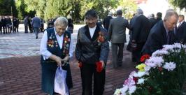 В Сквере Победы Биробиджана состоялось возложенеие цветов к Огню Славы Владимир Иващенко
