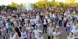 Акция &quotБира Данс&quot объединила в едином танце молодежь Биробиджана Ольга Бойко