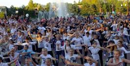 Акция &quotБира Данс&quot объединила в едином танце молодежь Биробиджана Ольга Бойко