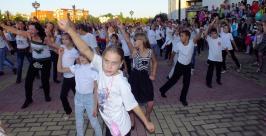 Акция &quotБира Данс&quot объединила в едином танце молодежь Биробиджана Ольга Бойко