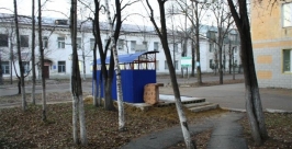 Контейнерную площадку в Биробиджане установили рядом с мемориальной доской РИА EAOmedia