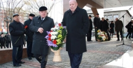 Открыта мемориальная доска погибшему депутату парламента ЕАО Сергею Лаврикову Владимир Иващенко