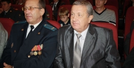 Сотрудники полиции принимали поздравления в Биробиджане Владимир Иващенко