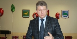 Градоначальник пообещал, что альбом постараются хранить долго  Владимир Иващенко 
