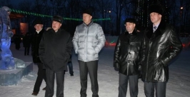 Комиссия принимает новогодний городок Владимир Иващенко