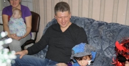 Детей, оставшихся на Новый год в больнице, навестил мэр Биробиджана   Владимир Иващенко