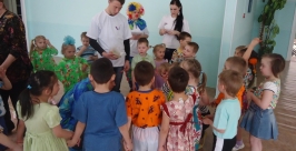 Молодогвардейцы Биробиджана помогли нарисовать весну воспитанникам детского дома №1 Из архива МГЕР Биробиджана