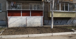 Единственный балкон, под которым вскопана грядка РИА ЕАОmedia