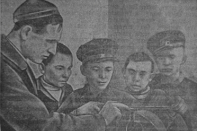 Учащиеся школы фабрично-заводского обучения при Биробиджанском обозном заводе 1941 г. Госархив ЕАО