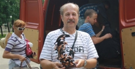 Гран-при - скульптура в виде дельфинов, прыгающих по волнам Черного моря ИА EAOmedia