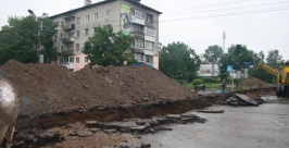 Под проливным дождем в Биробиджане меняют технический водовод ТЭЦ ИА ЕАОmedia