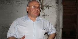 В ходе объезда губернатору пришлось спускаться в подвалы жилых домов ИА ЕАОmedia