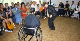 Алла Палькина и Денис Якимов танцуют рок-н-ролл корр. ИА ЕАОmedia