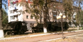 Колонна грузовиков движется по селу Народный корреспондент