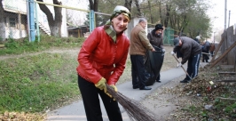 Муниципальные служащие Биробиджана вышли на субботник корр. ИА ЕАОmedia
