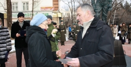 Сергей Минко вручил личные документы погибших родственникам Владимир Иващенко