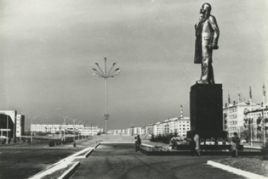 Памятник В.И. Ленину, установленный в Биробиджане. 1978 год Госархив ЕАО