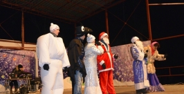 Сказочные персонажи рассказали о традициях встречи нового года Константин Земляникин
