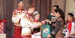 Театр танца &quotСюрприз&quot принимал поздравления с 20-летним юбилеем www.zseao.ru
