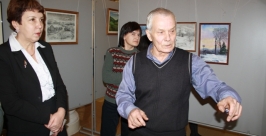 Валентин Коровин показывает выставку Людмиле Копёнкиной Владимир Иващенко, ИА EAOmedia