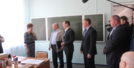 Дмитрий Медведев посетил пострадавший от наводнения техникум в Ленинском районе ЕАО сайт комитета образования ЕАО