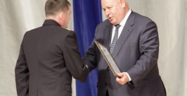 Анатолий Тихомиров вручил пограничникам награды Законодательного Собрания  www.zseao.ru