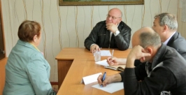 Губернатор ЕАО провел прием подтопленцев в с. Дежнево ЕАО Департамент пресс-служды губернатора и правительства ЕАО