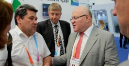 Губернатор ЕАО (справа) на ЭКСПО-2014 Департамент пресс-службы губернатора и правительства ЕАО