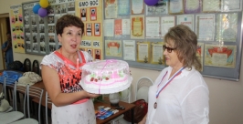 Людмила Копёнкина вручила подарок от мэрии города Владимир Иващенко, ИА ЕАОmedia