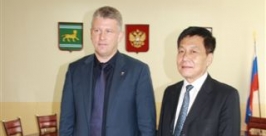 Андрей Пархоменко и Сунь Чженьюн  Владимир Иващенко, ЕАОmedia