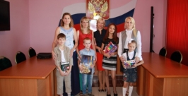 Налоговики ЕАО наградили участников детского конкурса рисунков пресс-служба ведомства 