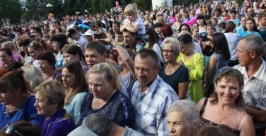 Сотни горожан собрались на праздник &quotСвадебный Биробиджан&quot Владимир Иващенко, ЕАОmedia