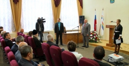 &quotБразды правления&quot  взял в руки избранный глава Биробиджанского района ЕАО Евгений Кочмар Департамент пресс-службы губернатора и правительства ЕАО