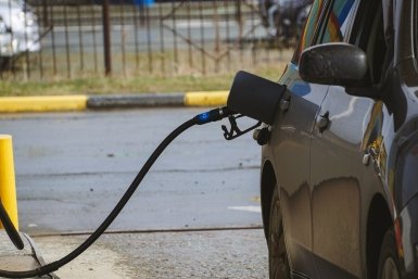 Заправка автомобиля на АЗС ИА PrimaMedia