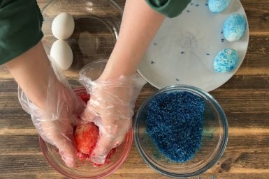 Красим яйца к Пасхе в рисе: получаются яркие и модные - даже дети справятся дзен-канал &quotСладкий персик&quot (12+)