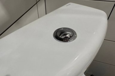 Кнопка унитаза западает? Всего 1 хитрость, и мастера не нужно вызывать ИА KrasnodarMedia