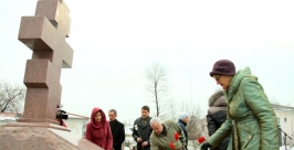 Память жертв политических репрессий почтили в Биробиджане Департамент пресс-службы губернатора и правительства ЕАО
