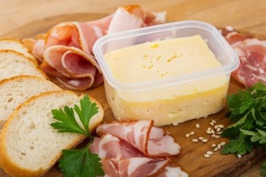  Создано при помощи ИИ